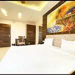 Hotel R&R Near Sea Beach - Jagannath Temple - Fully Air Conditioned Hotel At Prime Location - Near Sea Beach And Temple - Hygiene & Spacious Room - With Wifi- Restaurant- Lift- And- Parking- Luxuary Hotel