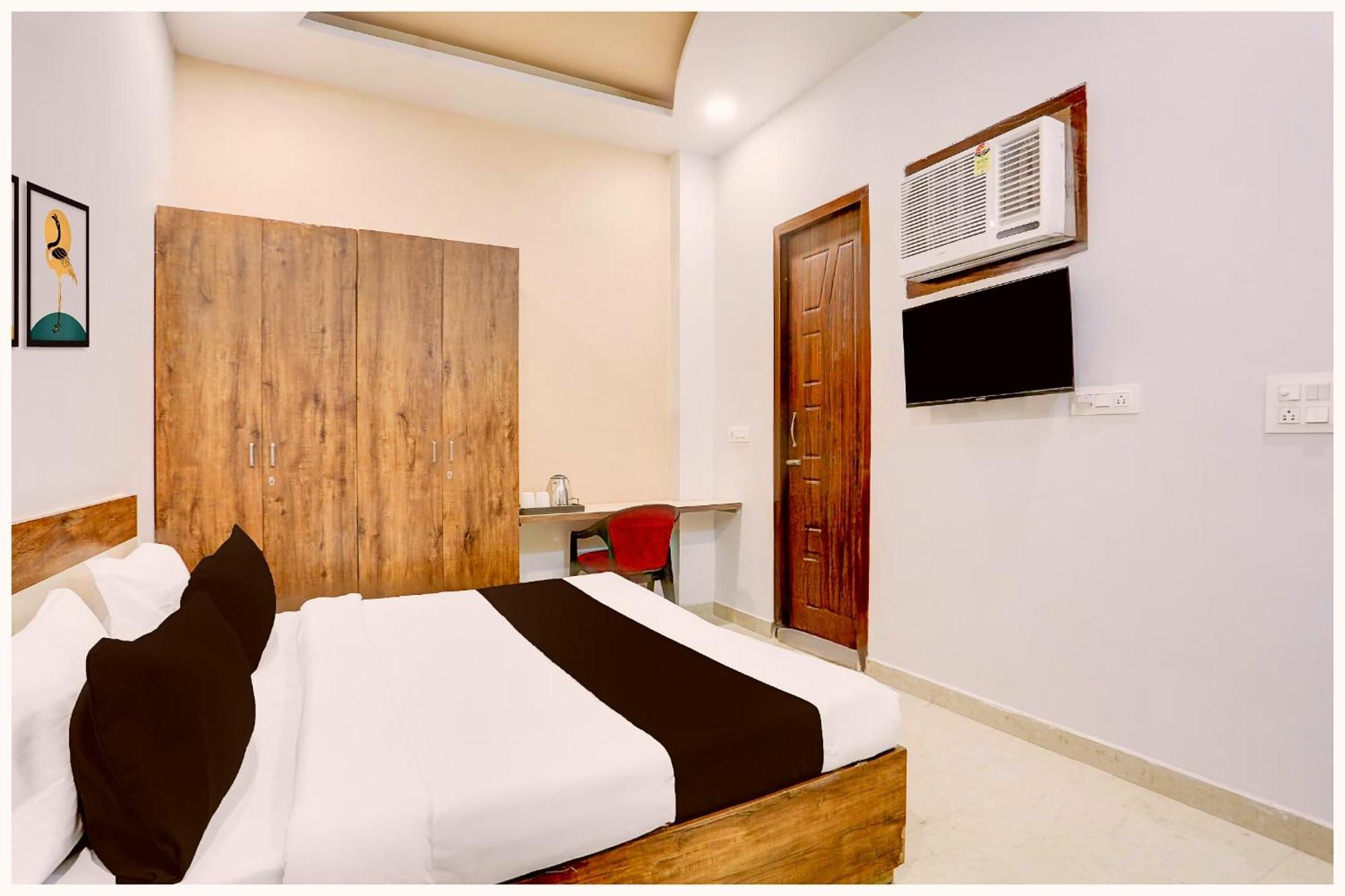 R&r Near Sea - Jagannath Temple - Fully Air Conditioned At Prime Location - Near Sea And Temple - Hygiene & Spacious - With Wifi- Restaurant- Lift- And- Parking- Luxuary Hotel 4*