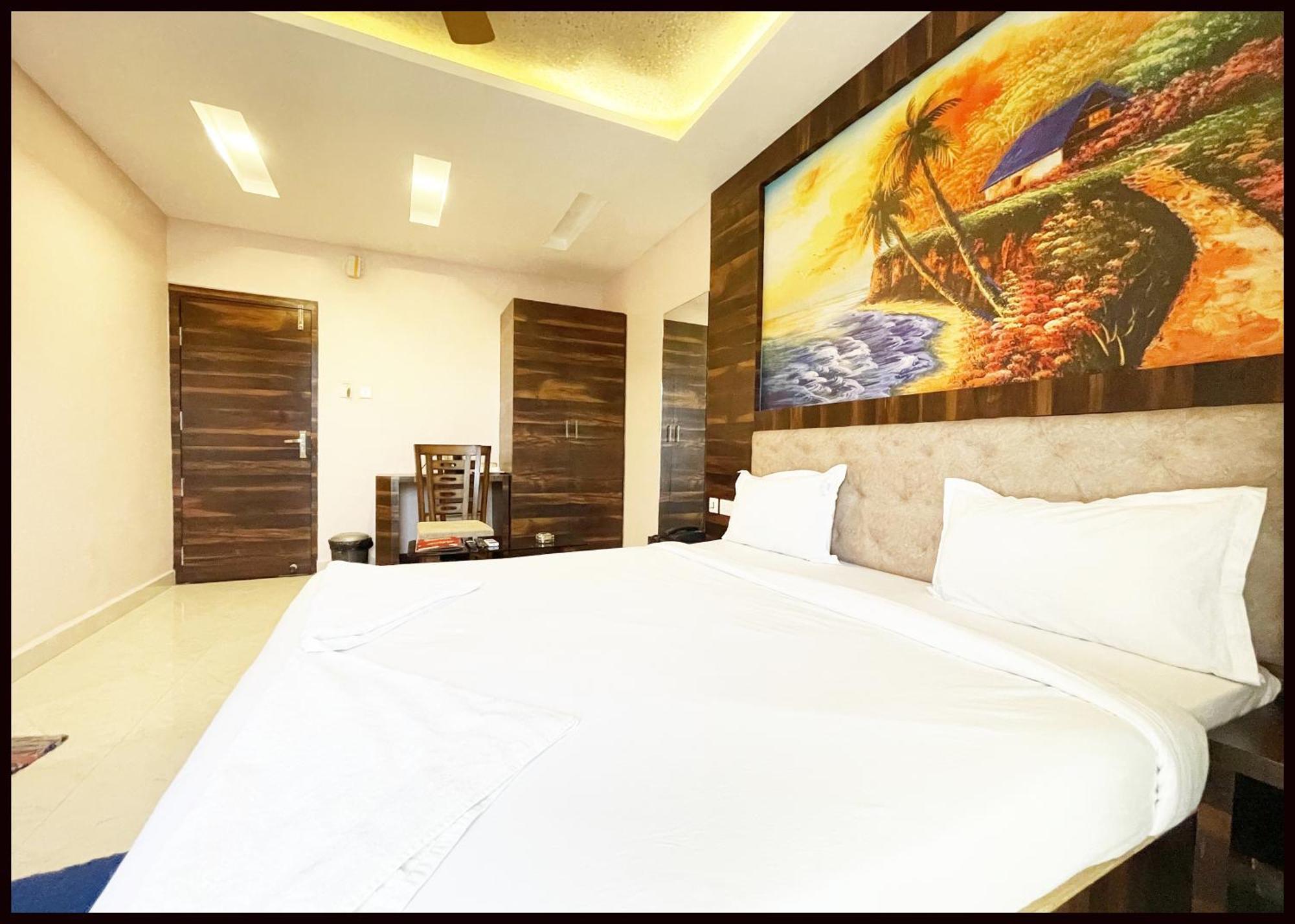 R&r Near Sea - Jagannath Temple - Fully Air Conditioned At Prime Location - Near Sea And Temple - Hygiene & Spacious - With Wifi- Restaurant- Lift- And- Parking- Luxuary