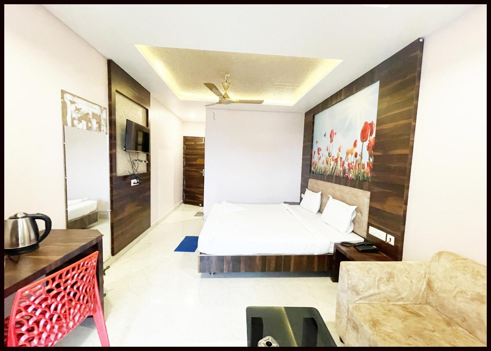 R&r Near Sea - Jagannath Temple - Fully Air Conditioned At Prime Location - Near Sea And Temple - Hygiene & Spacious - With Wifi- Restaurant- Lift- And- Parking- Luxuary 4* Puri