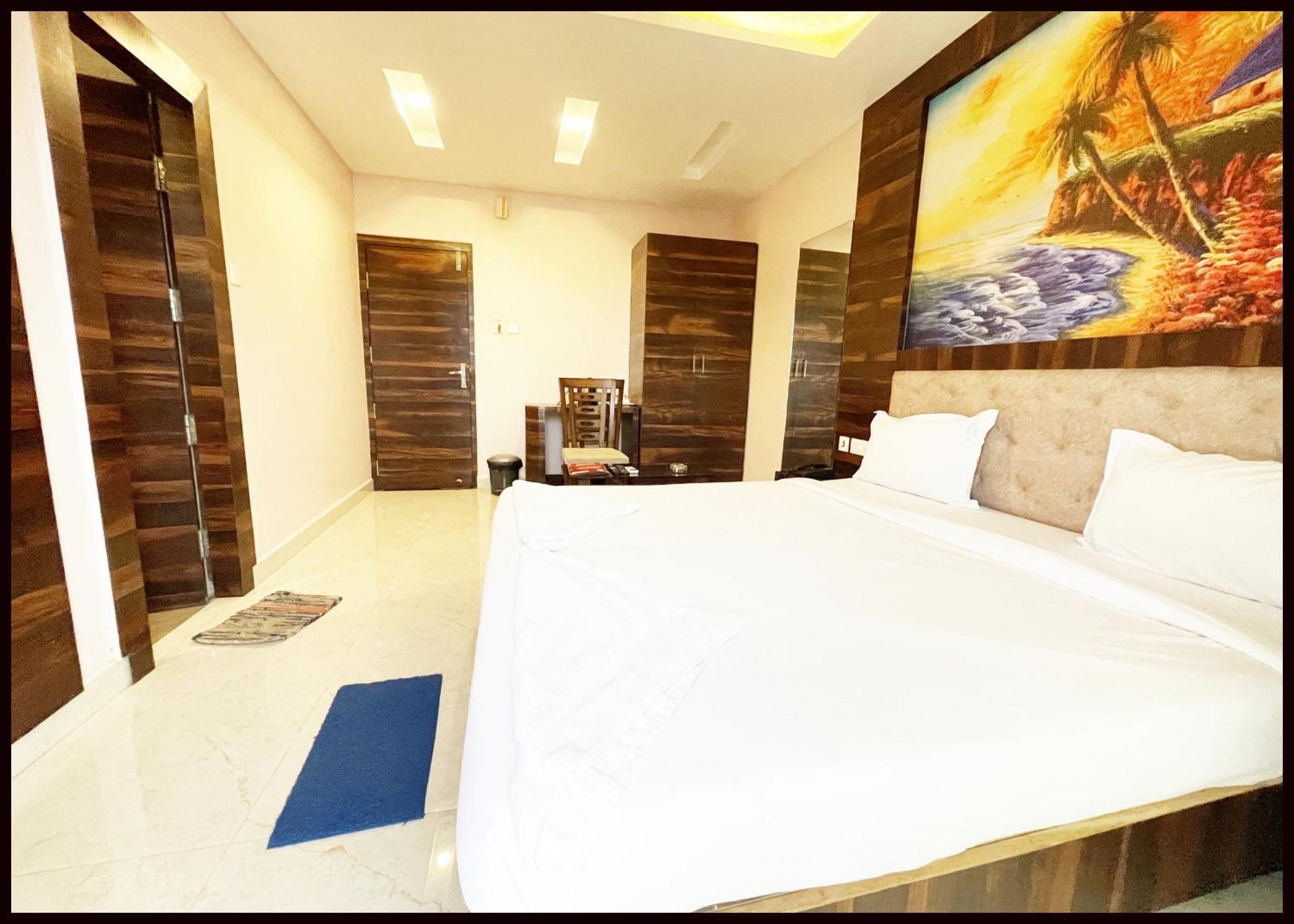 R&r Near Sea - Jagannath Temple - Fully Air Conditioned At Prime Location - Near Sea And Temple - Hygiene & Spacious - With Wifi- Restaurant- Lift- And- Parking- Luxuary Puri